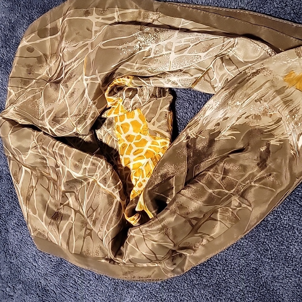Ellen Tracy Scarf🌼 - Picture 5 of 5